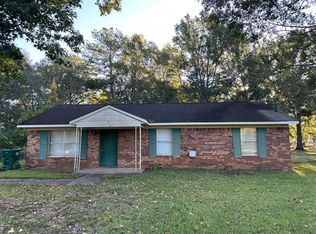 110 Carolyn Ave, Leesburg, GA 31763