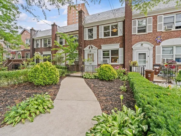 140 Van Cortlandt Park S image 2 of 26