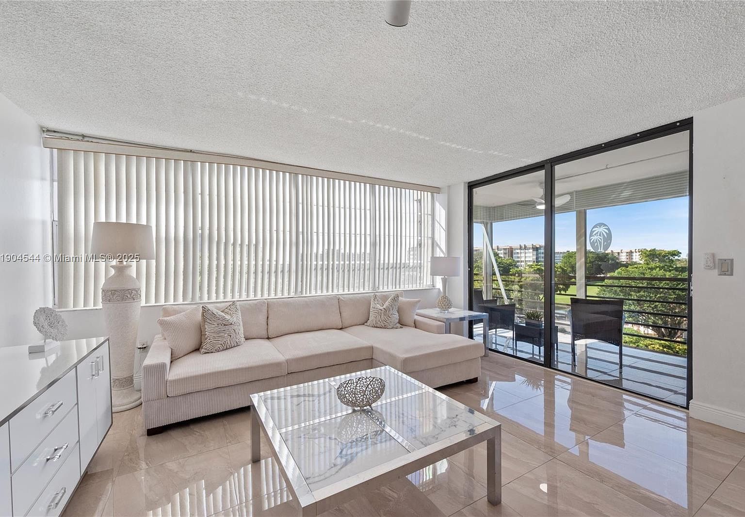 1400 Saint Charles Pl APT 520