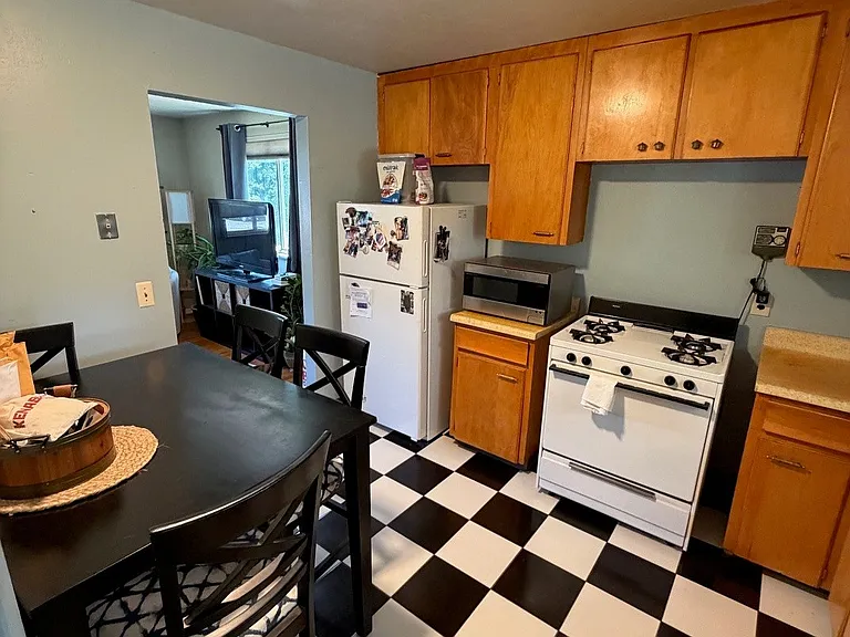 2835 Eaton St — Photo 6