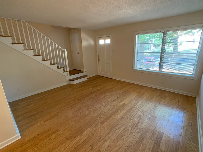 1661 Valley Ave — Photo 9
