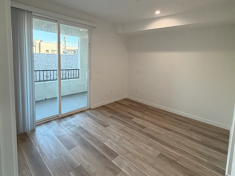 10934 Peach Grove St #201 — Photo 19