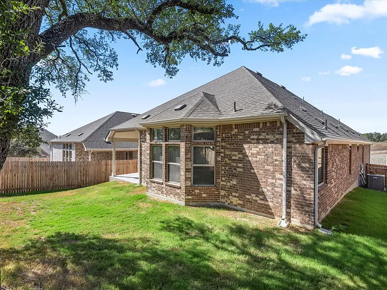 1425 Cole Estates Dr — Photo 4
