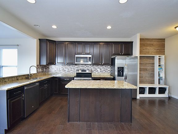 4th image of 711 Wyandot Woods Blvd