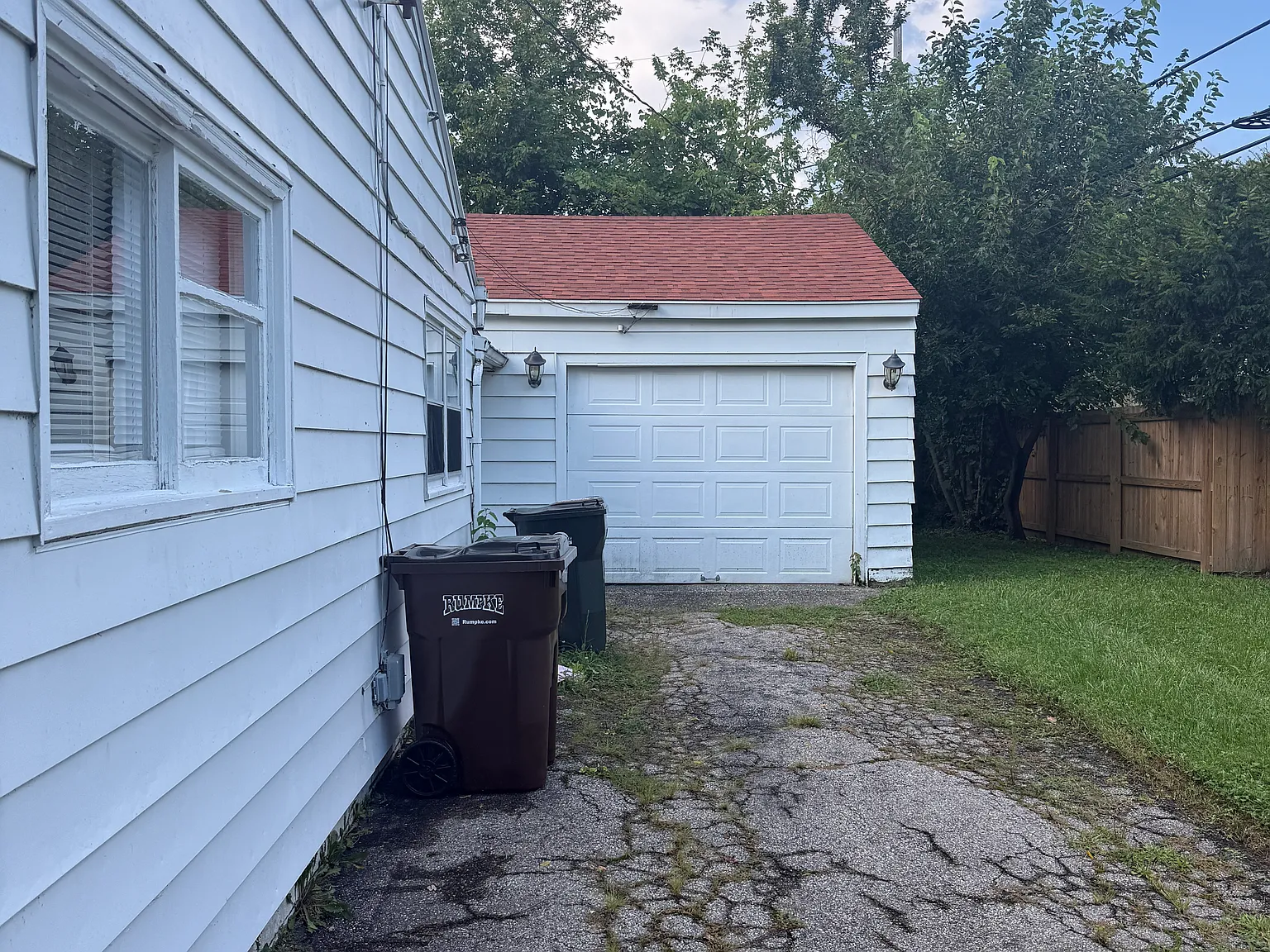 2 bed, 792 sqft, $1,300 — Photo 2