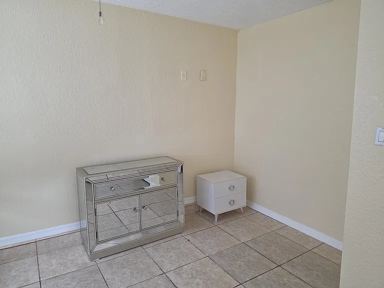 814 Poplar Dr #B — Photo 9