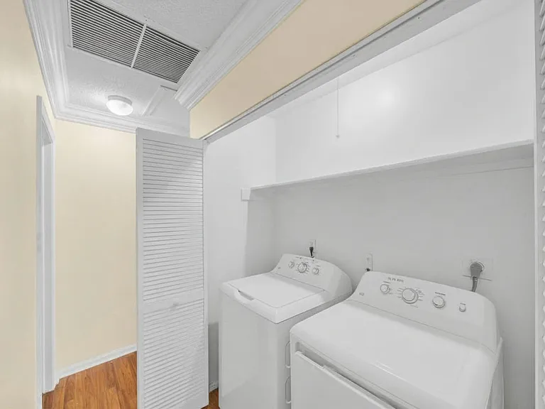 1350 Riverside Cir #1 — Photo 15