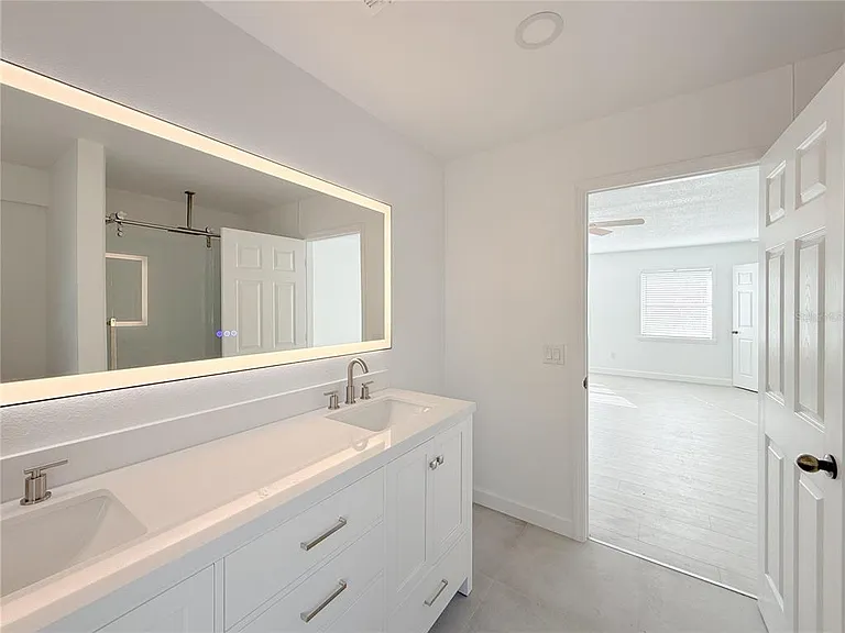2827 Sanctuary Ln — Photo 47