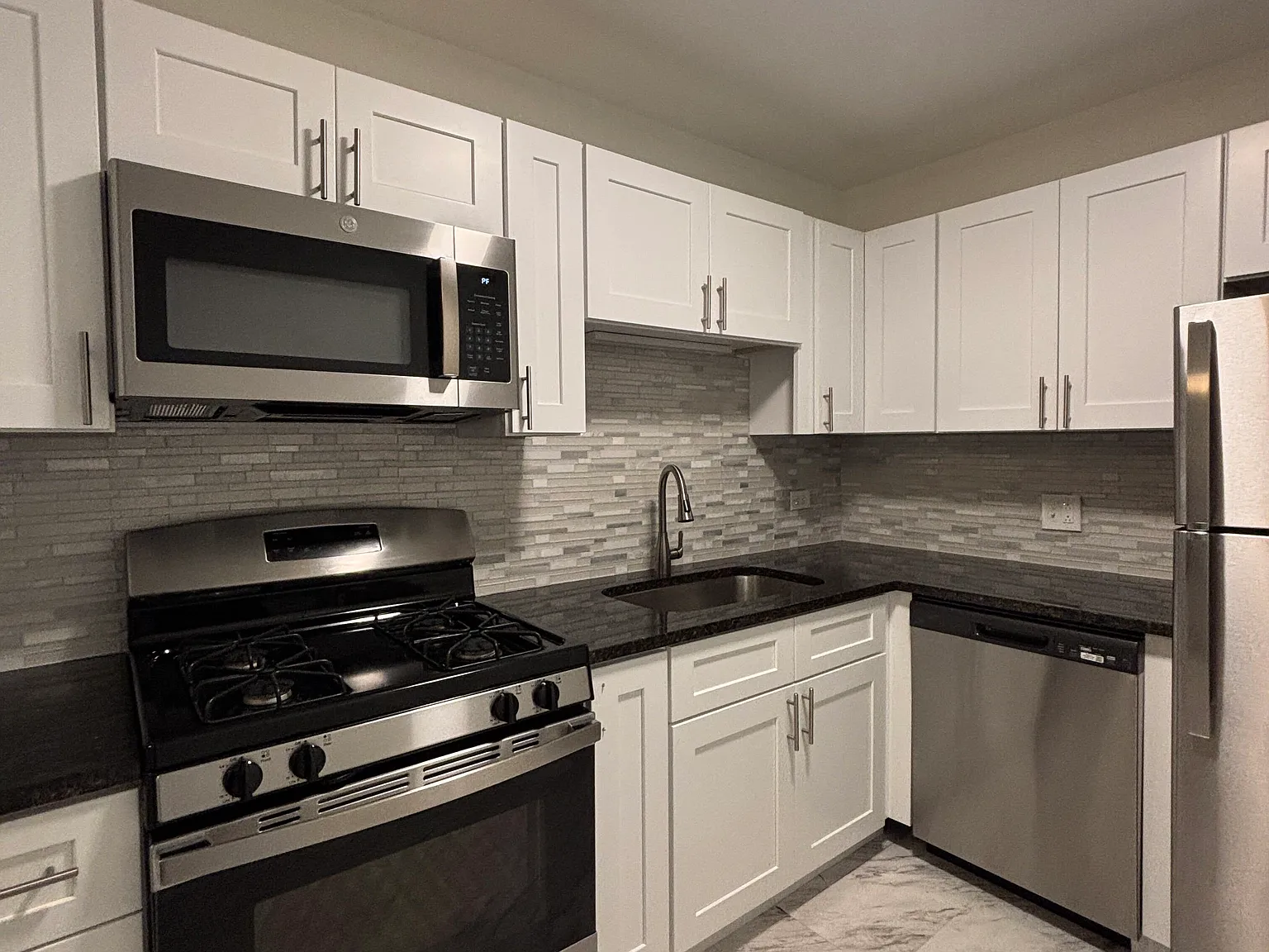 1 bed, 1.0 bath, $1,595 — Photo 2