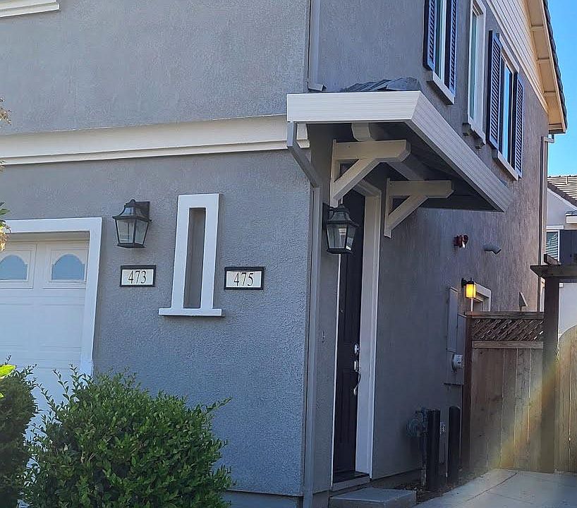 Casita Entrance (from the left side of the building - separate entrance, separate driveway to park your car)