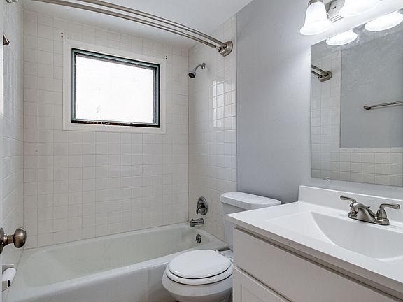 5th image of 2822 Ashford Ln #2922-2