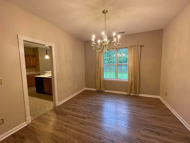 102 Adthan Cir — Photo 3