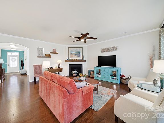 5th image of 5039 Folly Ln