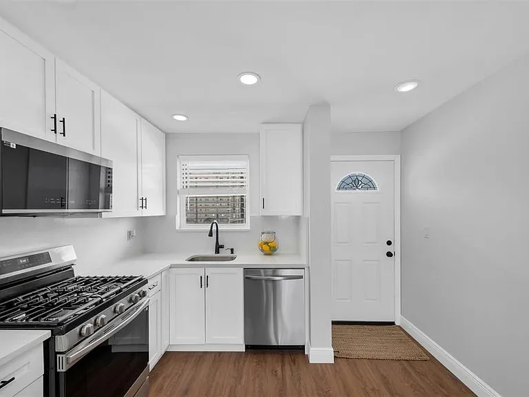 6025 Shore Blvd S #405 — Photo 13
