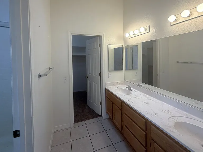 1748 Club Ave — Photo 10