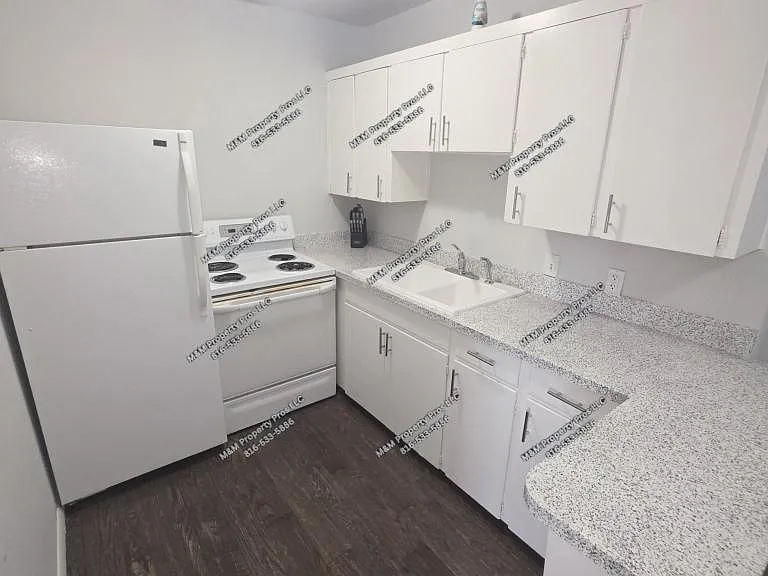 21 N Riley St — Photo 8