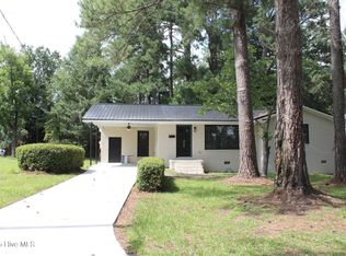 408 W Burkhead St, Whiteville, NC 28472
