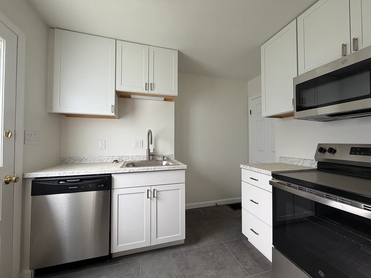 2 bed, 1000 sqft, $1,500 — Photo 2