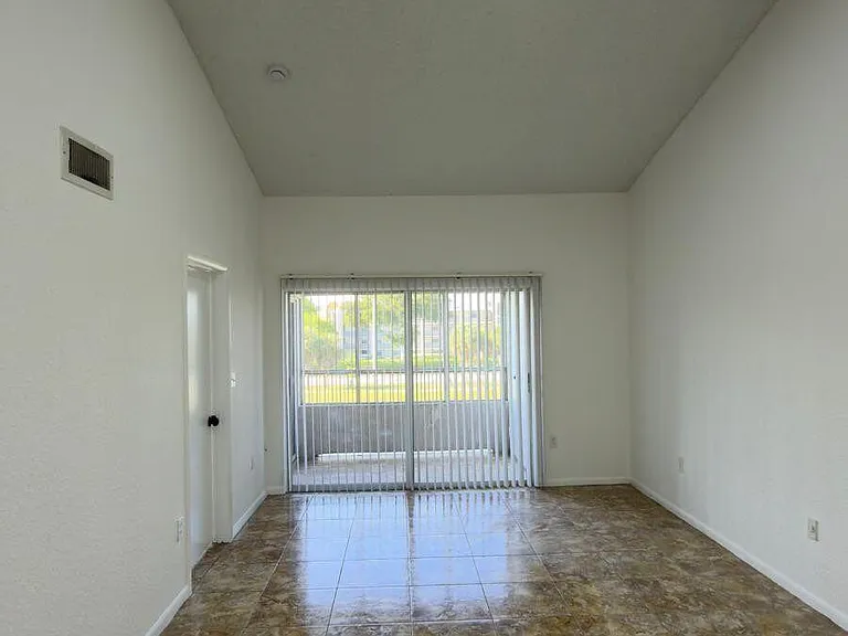 2851 N Oakland Forest Dr #307 — Photo 25