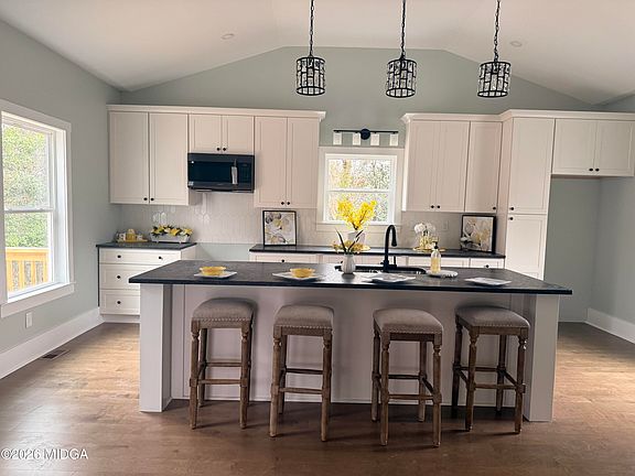 5th image of 2371 Kensington Rd