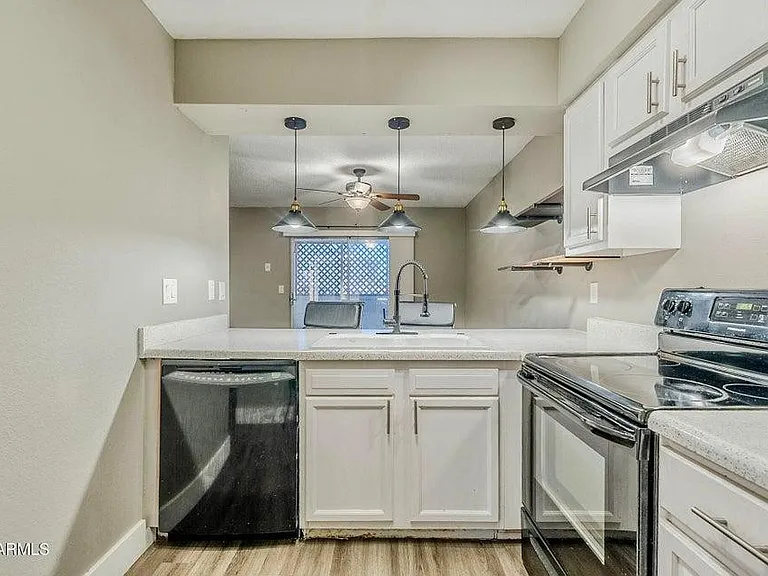 1826 N Spg #201 — Photo 5