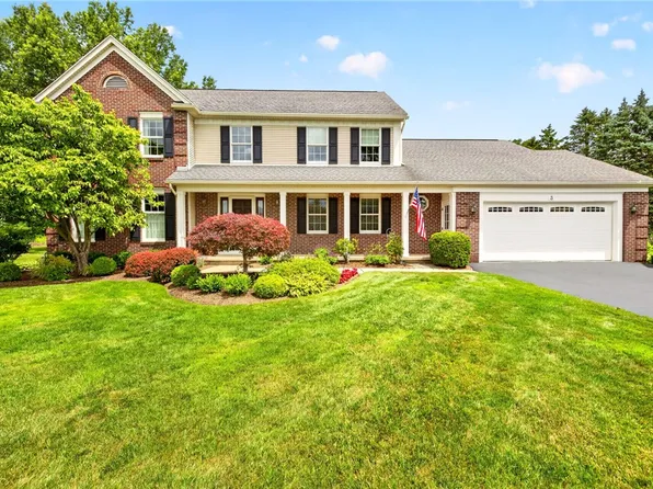 3 Farm Field Ln, Pittsford, NY 14534