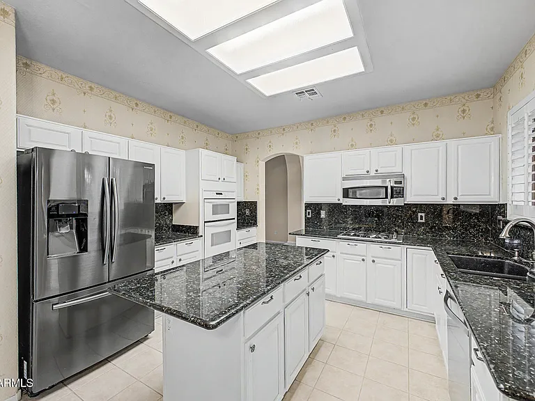 1722 E Samuel Dr — Photo 20