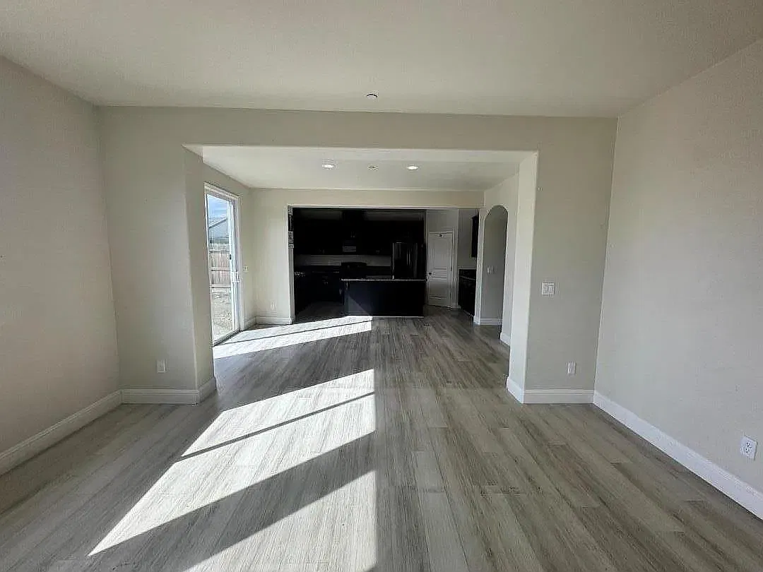 663 Pinelli Dr — Photo 4