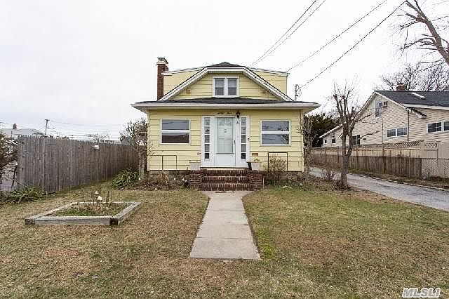 1st image of 23 Dahlia St