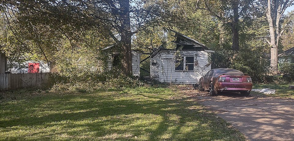 2nd image of 914 Cleburne Ave