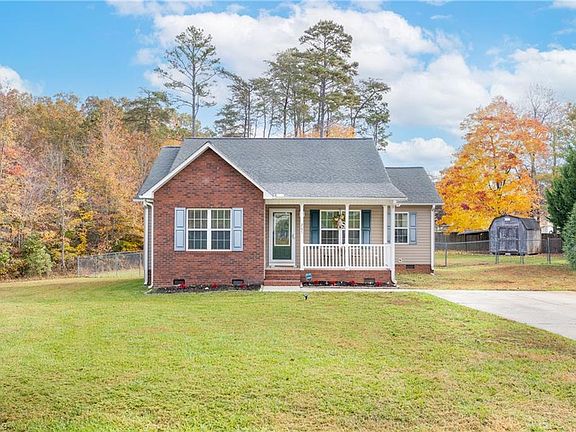 2nd image of 205 Foxwood Ct