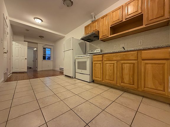 5th image of 725 Wharton St APT 2