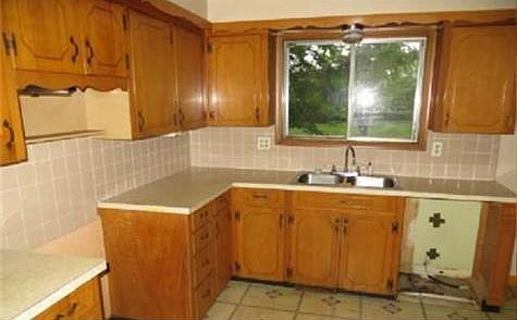 3rd image of 9812 E 50th St