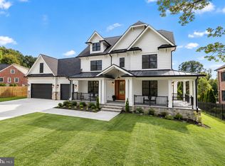 4 Sedgwick Ln, Rockville, MD 20852