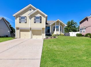 812 NE Colleen Dr, Lees Summit, MO 64086