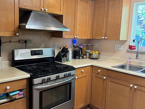 4th image of 2194 Naomi Place NW