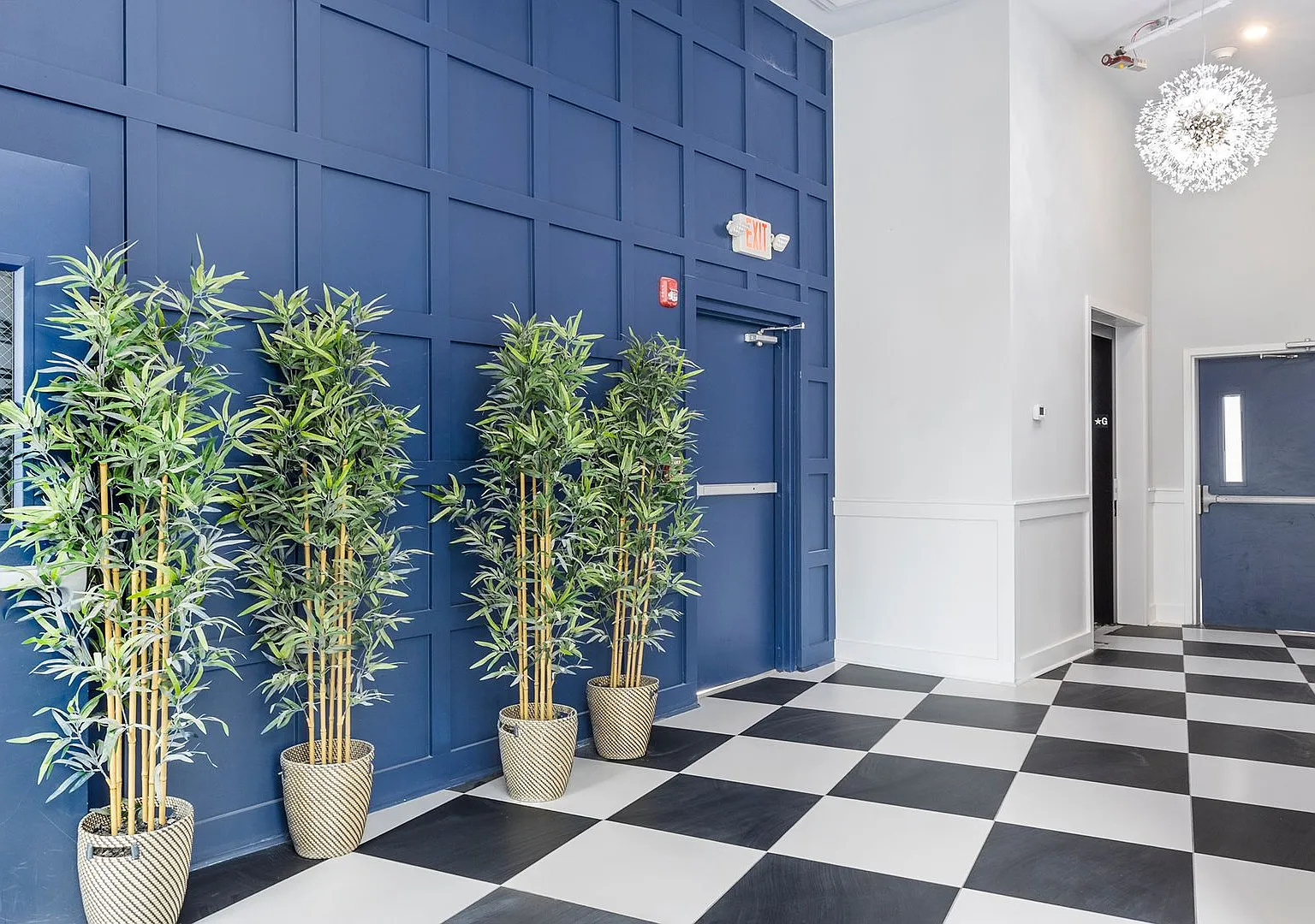 The Bentley Apartments — Photo 4