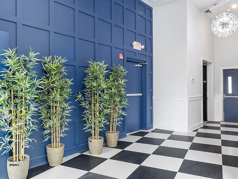 The Bentley Apartments — Photo 4