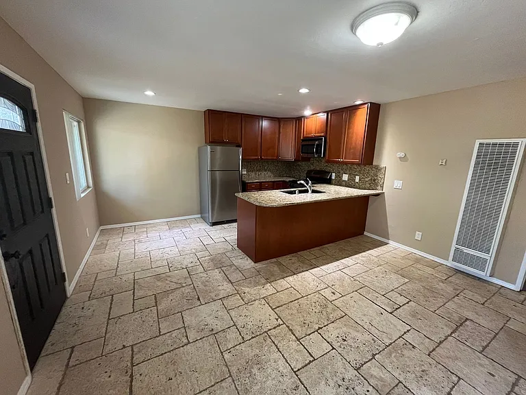 5065 W Point Loma Blvd #C — Photo 30