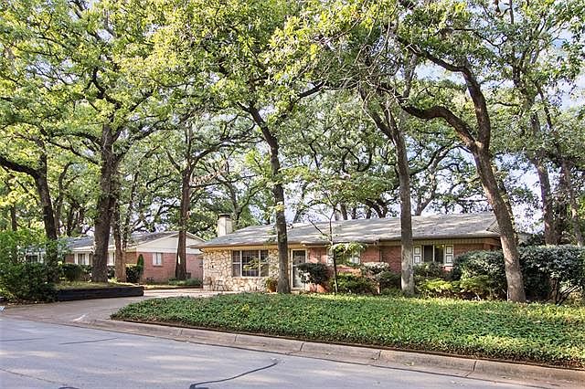 1st image of 1907 Dogwood Dr