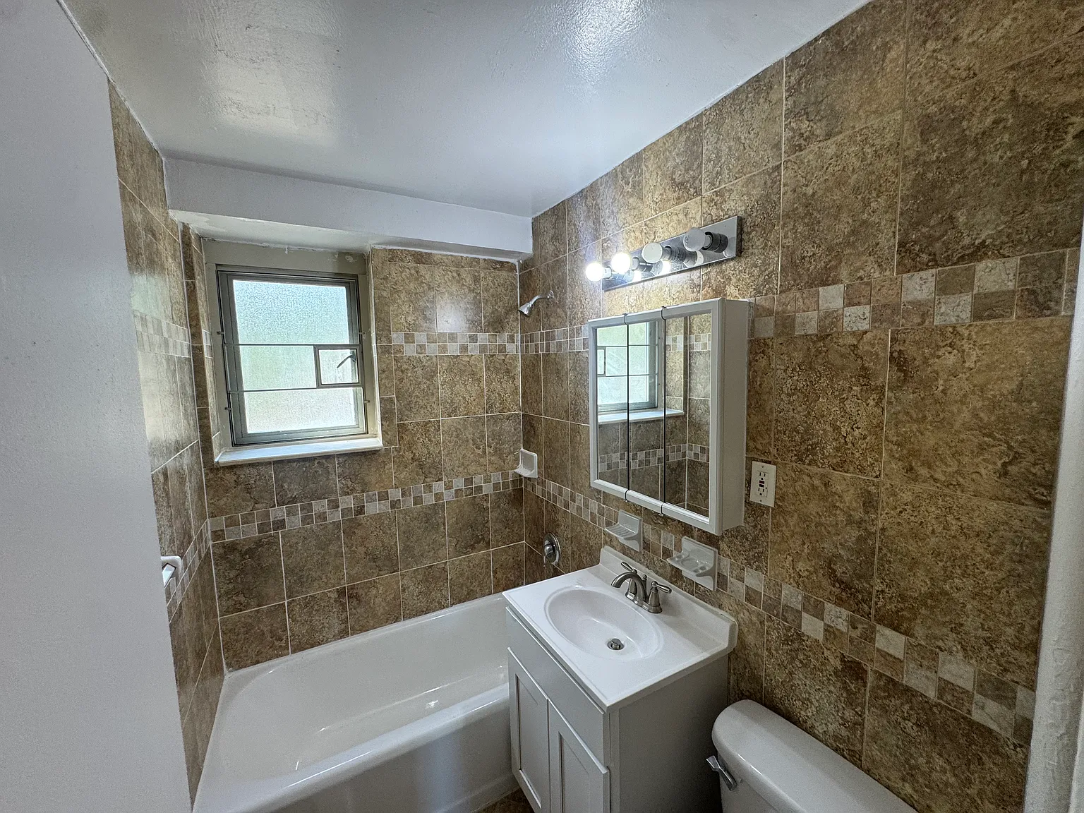Studio, 700 sqft, $1,950 — Photo 2