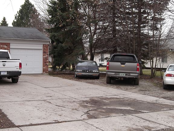 5 cars can park and get out