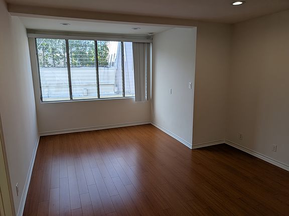 4th image of 454 N Oakhurst Dr APT 402
