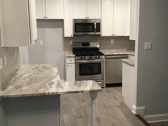 4th image of 585 Clifton Ave