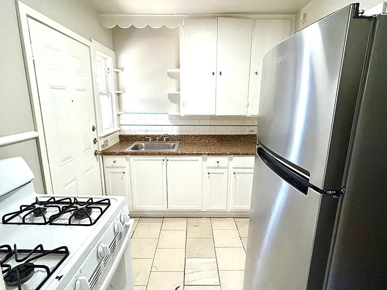 425 Maverick St — Photo 13