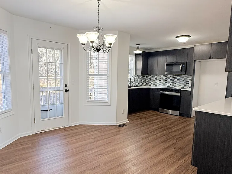 3395 Woodlake Ln — Photo 6