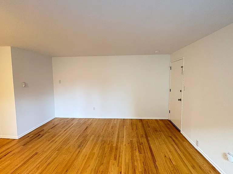 408 N 61st St #4 — Photo 3
