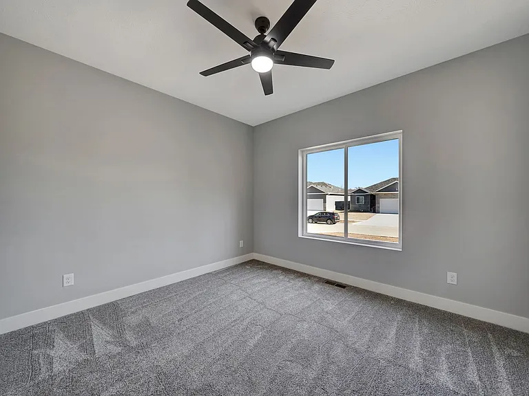 8615 Highview Cir — Photo 12