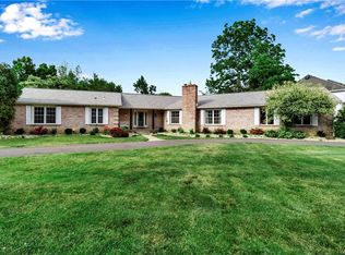 209 Crestwood Ln, Williamsville, NY 14221