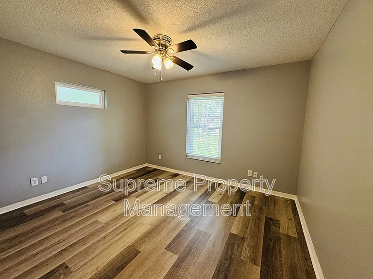 5021 Burlington Ave N — Photo 11
